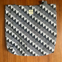 Load image into Gallery viewer, Woven Traditional Tote Bags