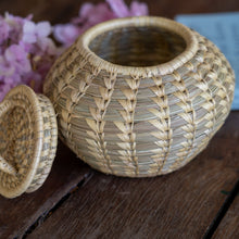 Load image into Gallery viewer, Decorative Basket