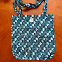 Load image into Gallery viewer, Woven Traditional Tote Bags