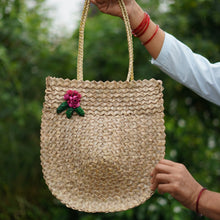 Load image into Gallery viewer, Thakal woven zippered tote